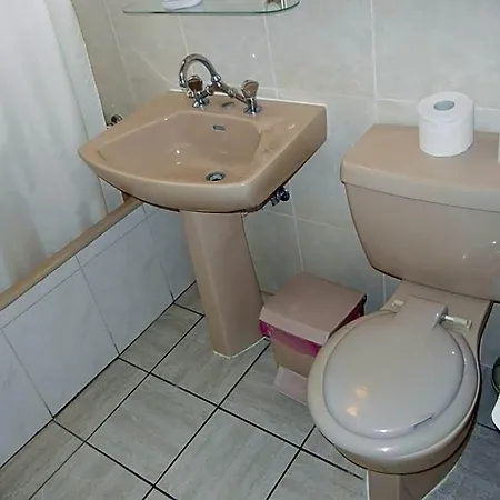 Tsialis Hotell 4*