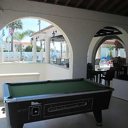 Hotell Tsialis 4*